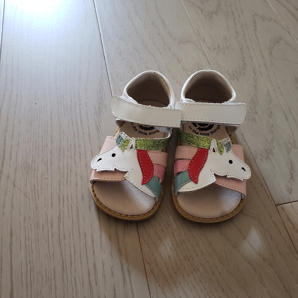 Livie and luca sandals size 5